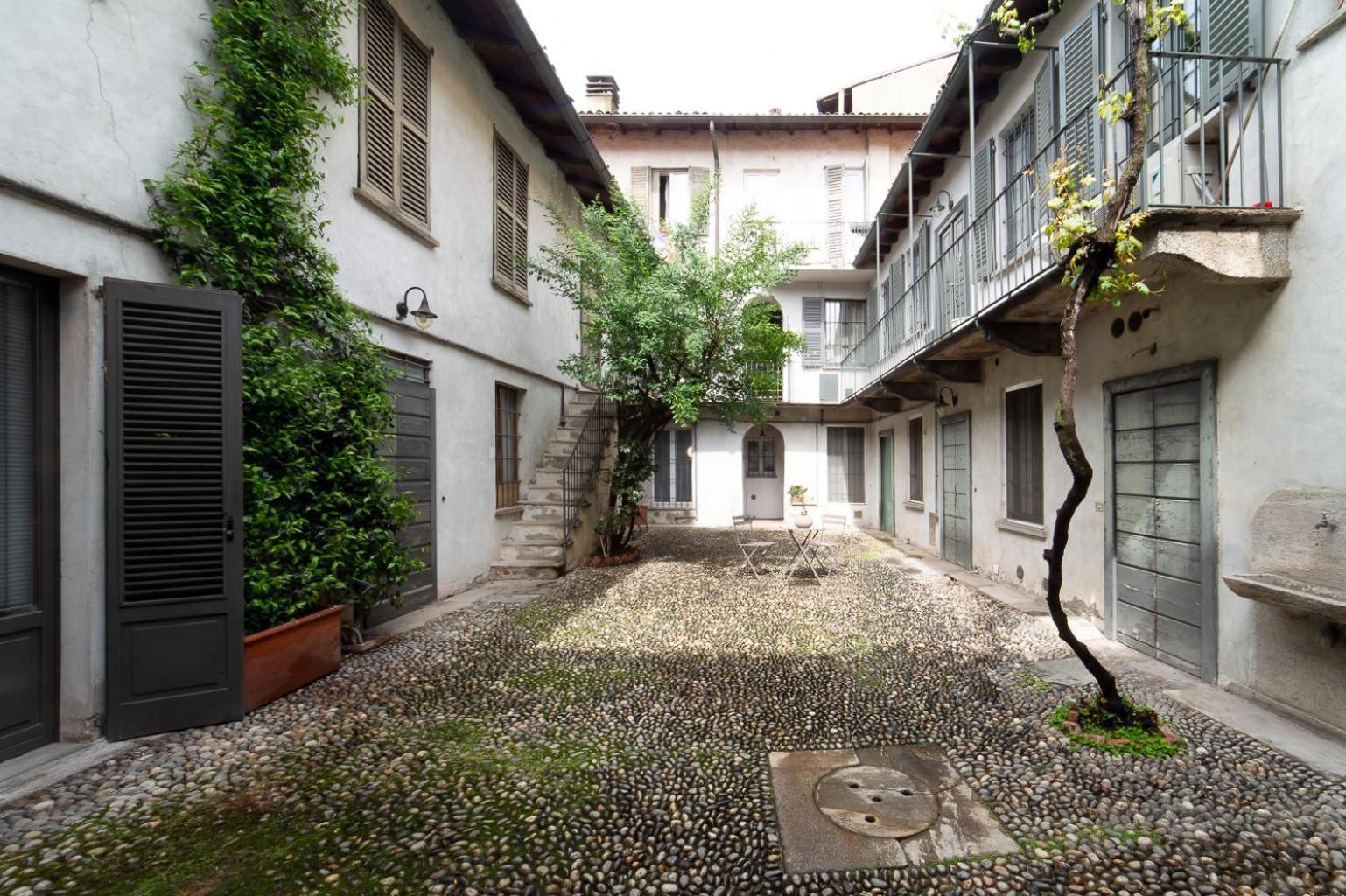 Hbhall Navigli 2 Apartment Milan Luaran gambar